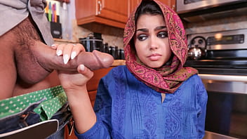 A pervious man assists a Muslim teen in feeling comfortable in her hijab